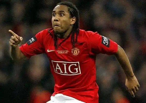 通过在香港 通过在香港